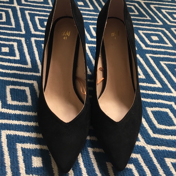 H&M Shoes - Classic Black Pumps